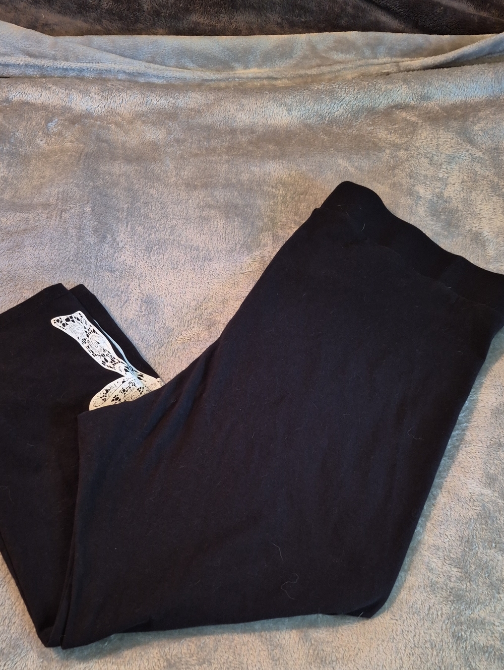 torrid Black Cotton Blend Yoga Leggings with White Bow Print - Size 3